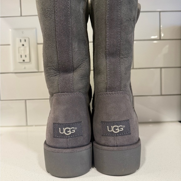 UGG Gray Suede Women's Boots Size 8 - Picture 2 of 8